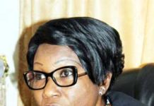 Mme Touré COUMBA Sidibé, présidente de l'APBEF face à la presse