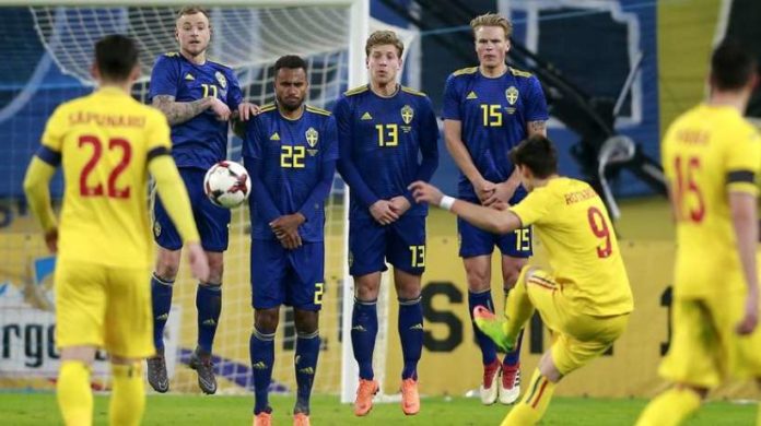 John Guidetti dans le mur lors d'une rencontre entre la Suède et la Roumanie