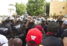 Des manifestants de l'opposition