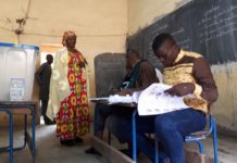 Les 23 000 bureaux de vote répartis dans l’ensemble du pays ont ouvert à 8 heures (heure de Bamako) pour fermer à 18 heures.