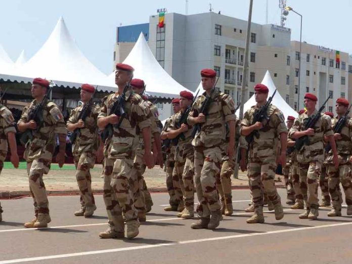 Des soldats français de l’opération « Barkhane » à Bamako, le 22 septembre 2018, pendant les cérémonies marquant le 58e anniversaire de l’indépendance du Mali