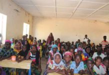 Des écoliers dans une classe dans la Région de Mopti