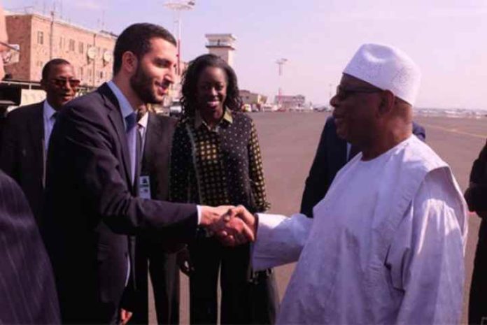 Le président de la République a été accueilli par le Vice ministre arménien des Affaires étrangères, Ruben Rubinyan