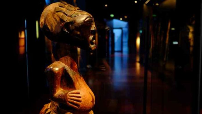 Musée du Quai Branly : statue protectrice nkishi