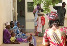 Rescapés du massacre d'Osssagou à l'hôpital de Sévaré à Mopti, dans le centre du Mali