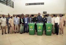 La compagnie minière B2Gold offre plus de 100 poubelles