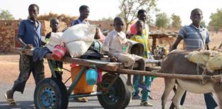 Sur la route de Bandiagara au Mali