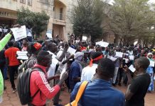 Après 07 mois sans bourse, les étudiants dans la rue, ce matin